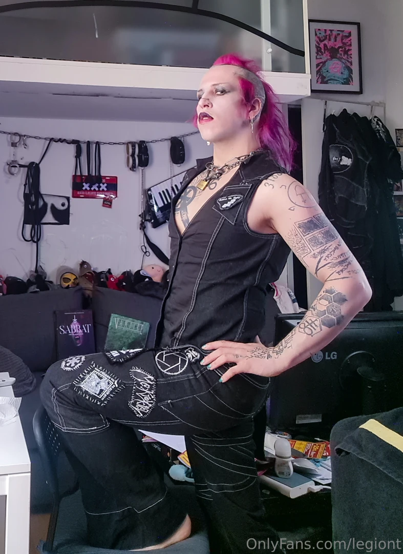 Hey my gf is at work want to come over and play vtm part 3 