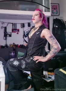 Hey my gf is at work want to come over and play vtm part 3