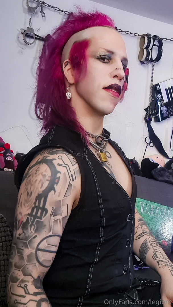 Hey my gf is at work want to come over and play vtm part 8 