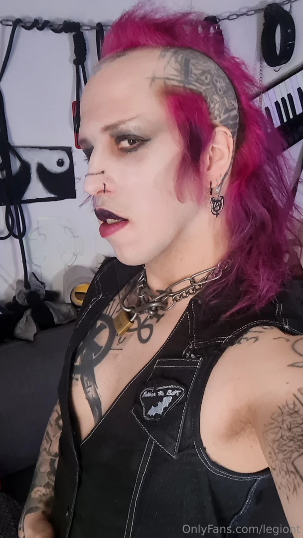 Hey my gf is at work want to come over and play vtm part 6 