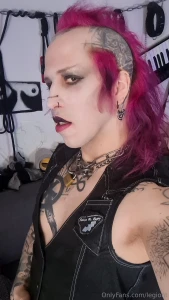 Hey my gf is at work want to come over and play vtm part 6