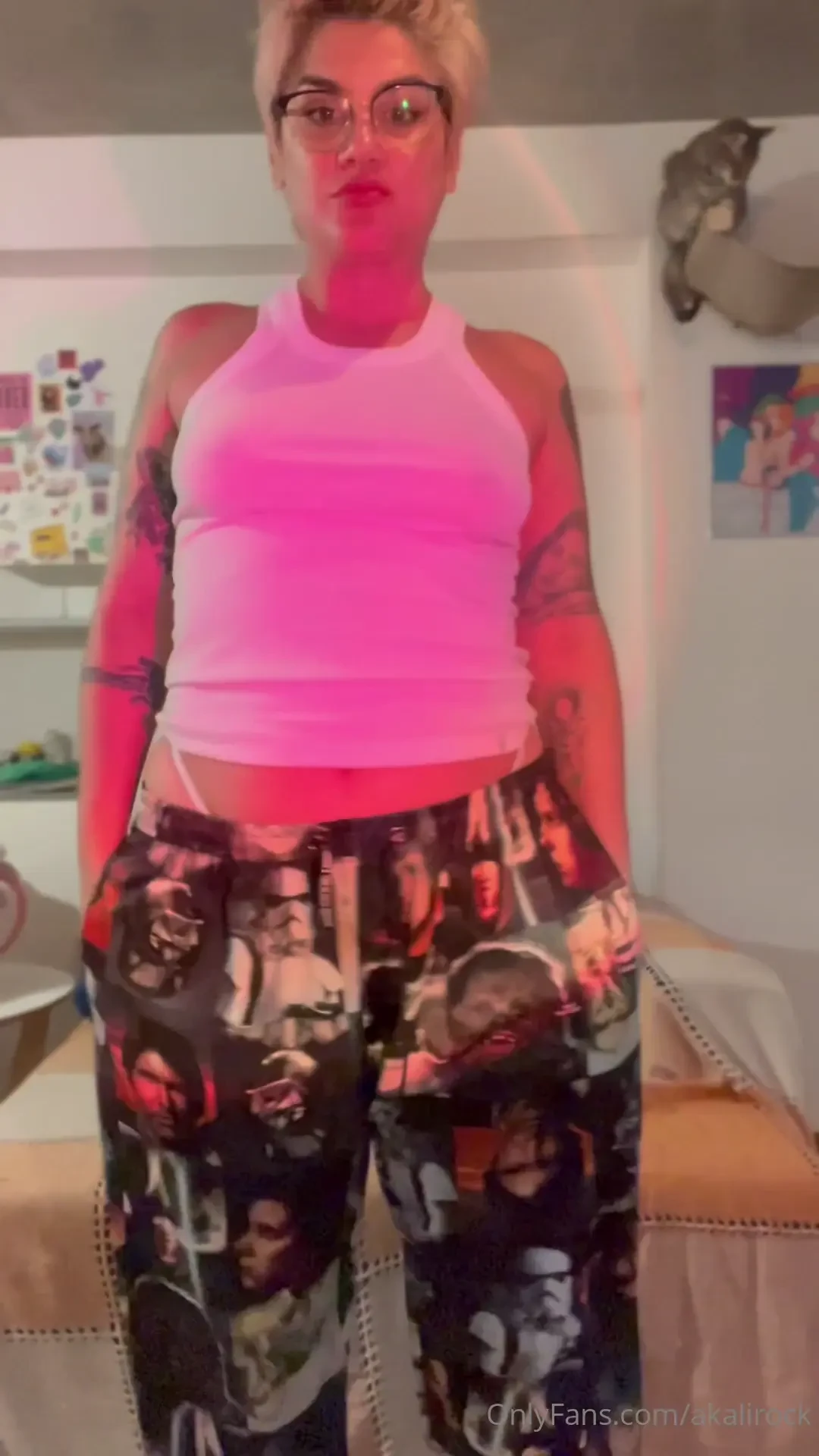 Do you like my new nerd-pants looks better on your bedroom floor 