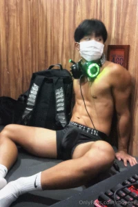 Classic old video from fansone asian muay thai athlete internet cafe