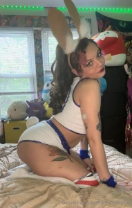 Traveling soon if anyone is interested in bikini pics just something