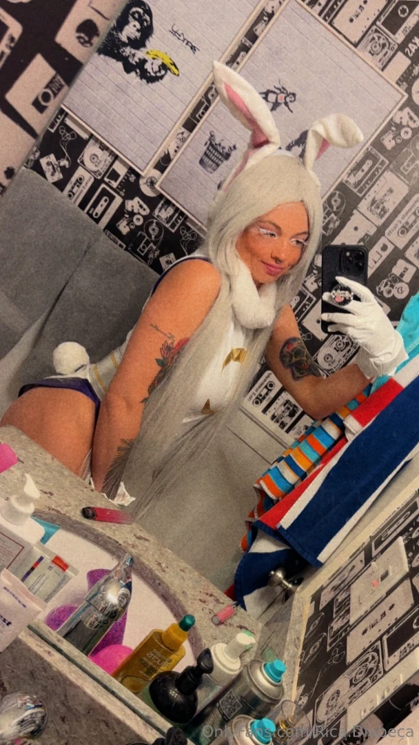 Y all like the mirko cosplay should i do a ppv bundle shoot with this 