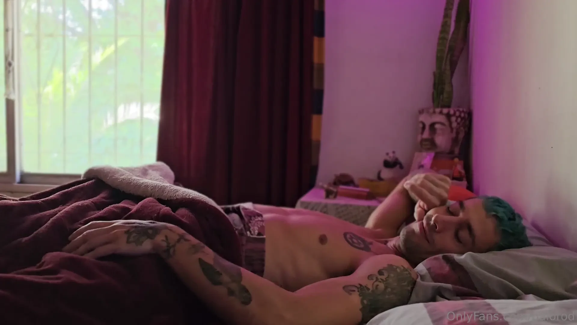 Buen diaaa quien quiere despertarse conmigo si me preguntas si lo vale 