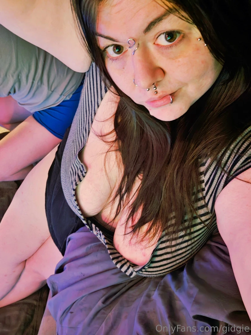 Dm me for solo b g g g or fetish content super affordable super real 