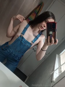 Bday is in 4 days there s a link for my wishlist in my bio or tips