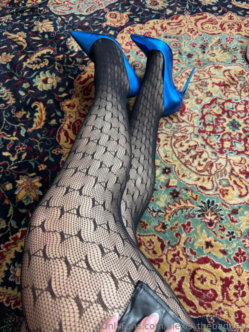 Look at my legs and get horny 