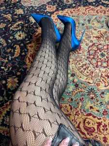 Look at my legs and get horny