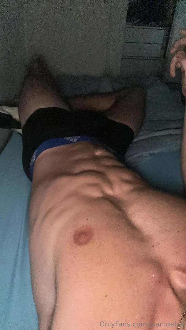 Juguemos a ver quien se calienta primero quien pierda manda foto 