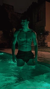 Arrodillate y abri la boca es para una tarea