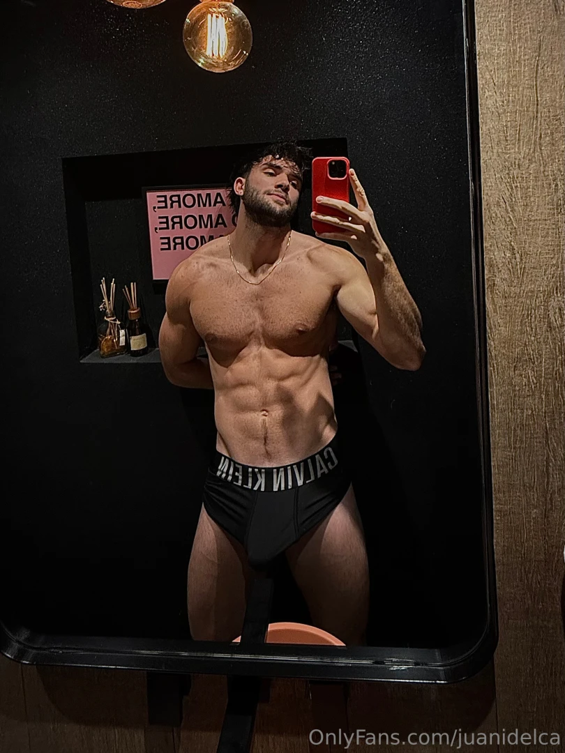 Ya me saque la musculosa te vas a atragantar o te entra toda 