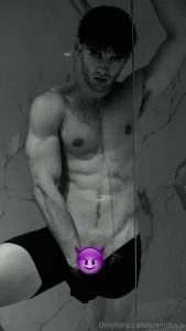 Me tuve que ba ar de lo caliente que estaba todo el dia con la pija