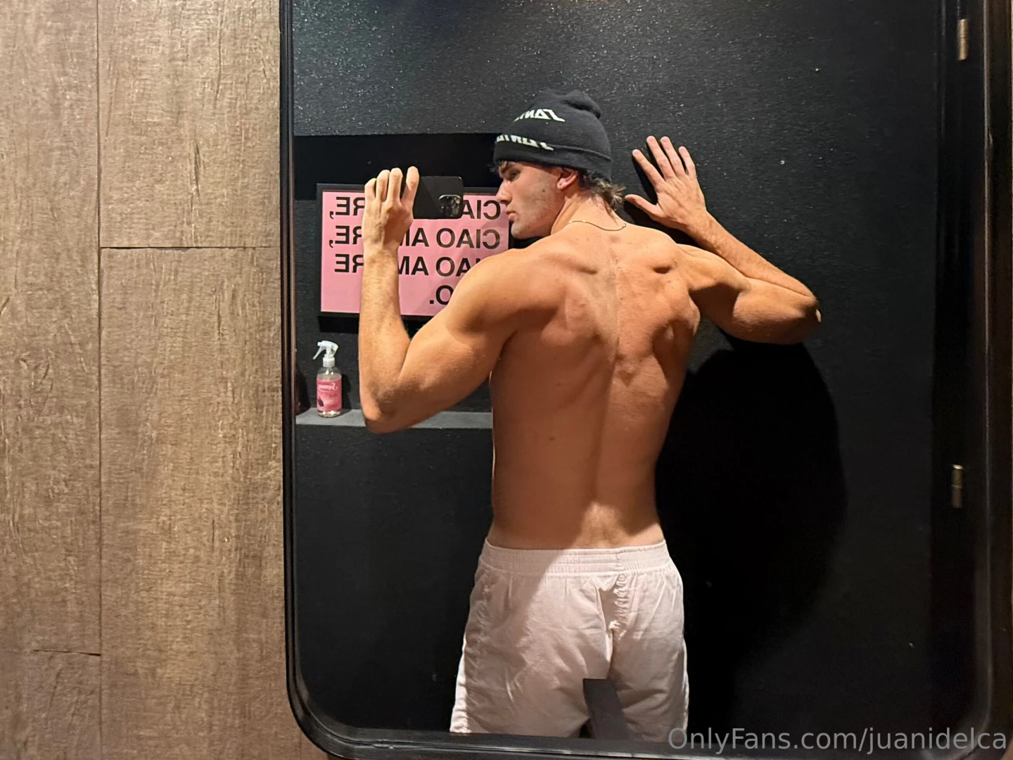 Como esta foto tengo muchas mas y re calientes tipea y recibe un pack 