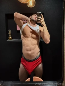 Adivina cuanto mide este pedazo de verga y decime por donde te la