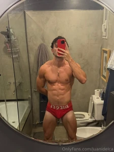 Arrodillate estoy que te pongo la poronga entera en la boca