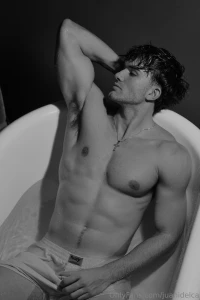 Hoy me ba e pensando en vos