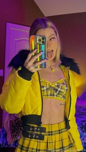 Which outfit do you like more part 2