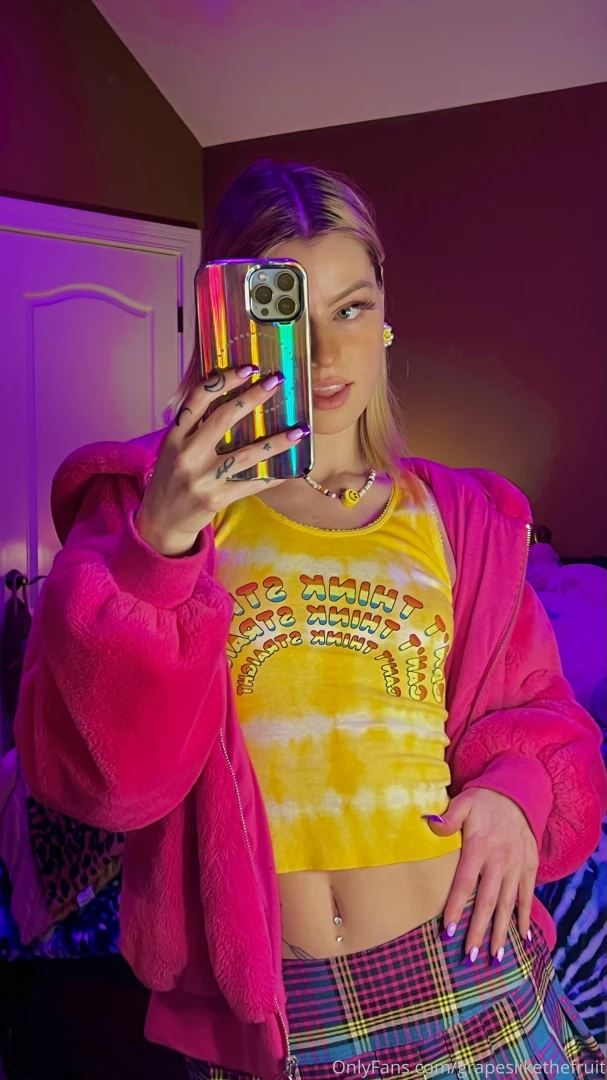 Which outfit do you like more part 4 