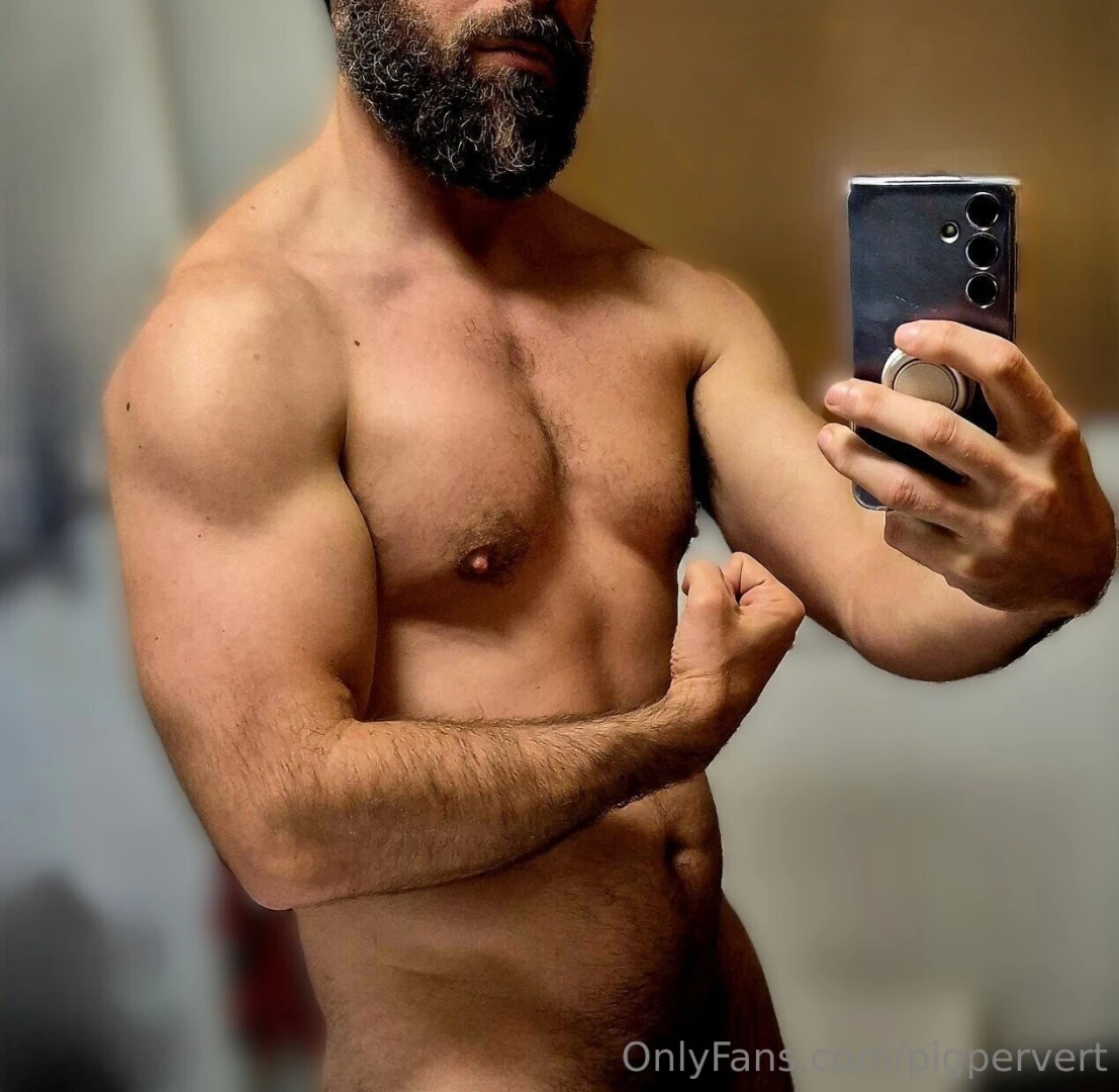 Sweaty arms hard flex ready for tongues esperando a que me los laman 