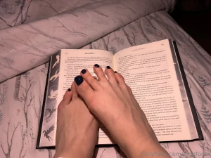 I loveeee late night reading part 1