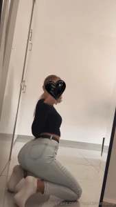 Ich trag sie nur damit du fantasierst wie es ohne aussieht