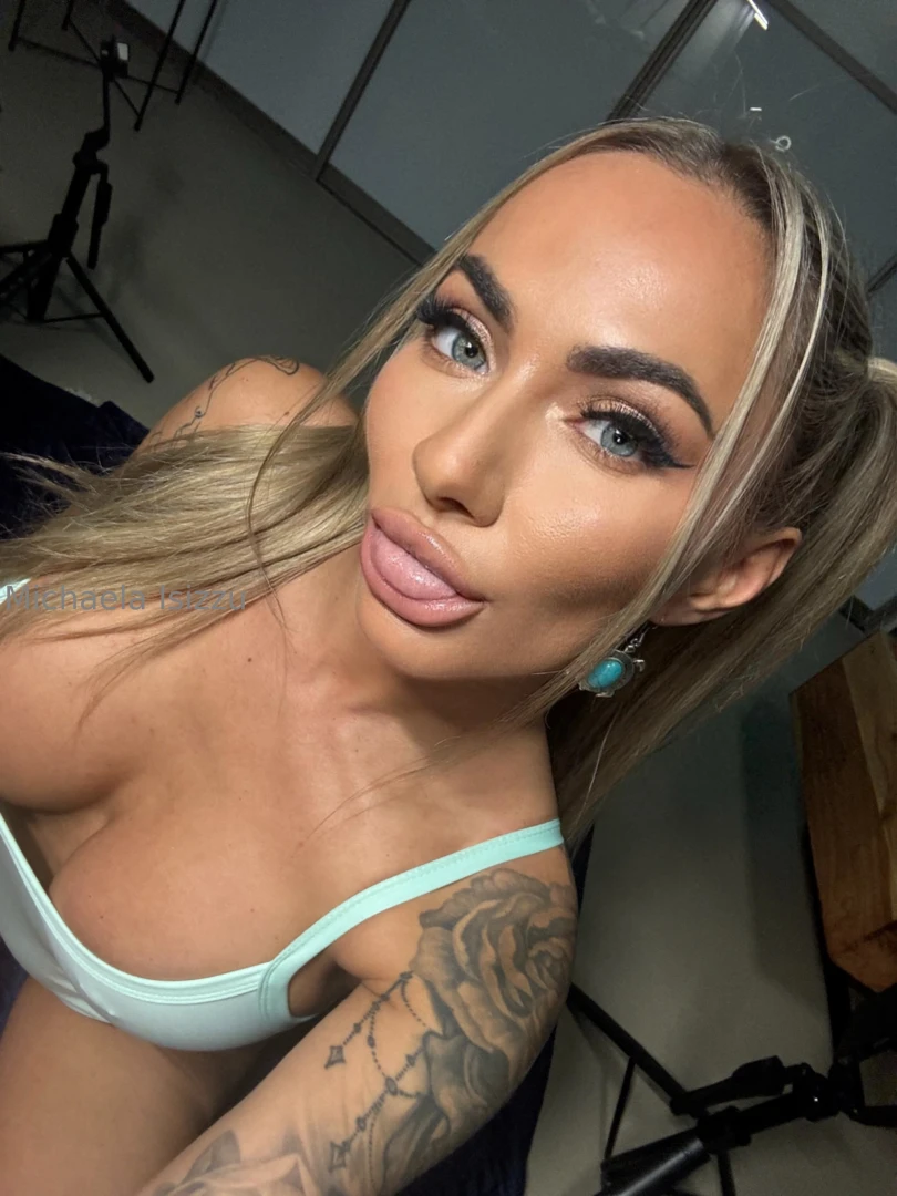 Jsem pln sama doma jenom v kalhotk ch a tri ku co kdybych ti poslala n 