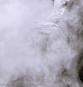 Blow on the smoke and discover my little pussy on la_flaca_vip