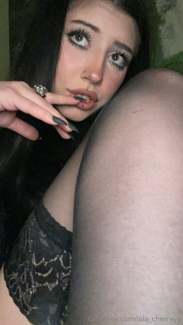 I wear my skirt s without underwear hihihi 