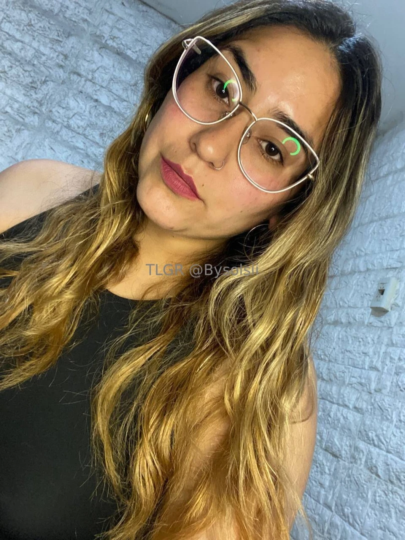 Sexy girl with glasses 