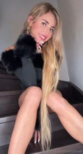 Stell dir vor ich sitze hier am ende der treppe und die n chste stufe