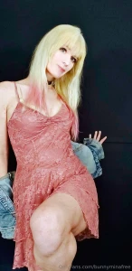 I love the 90 s grunge look what do you think am i your 90 s girl next