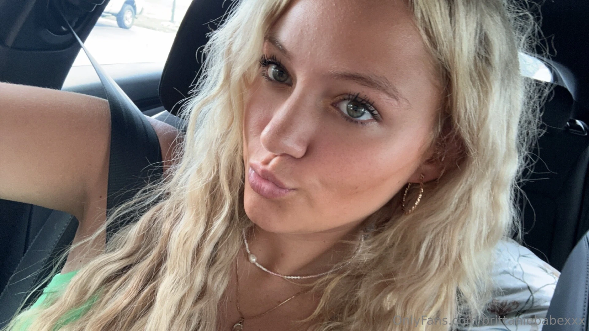 Dont look too long baby you might catch feelings 