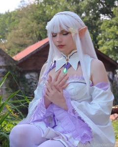 Emilia cosplay 3