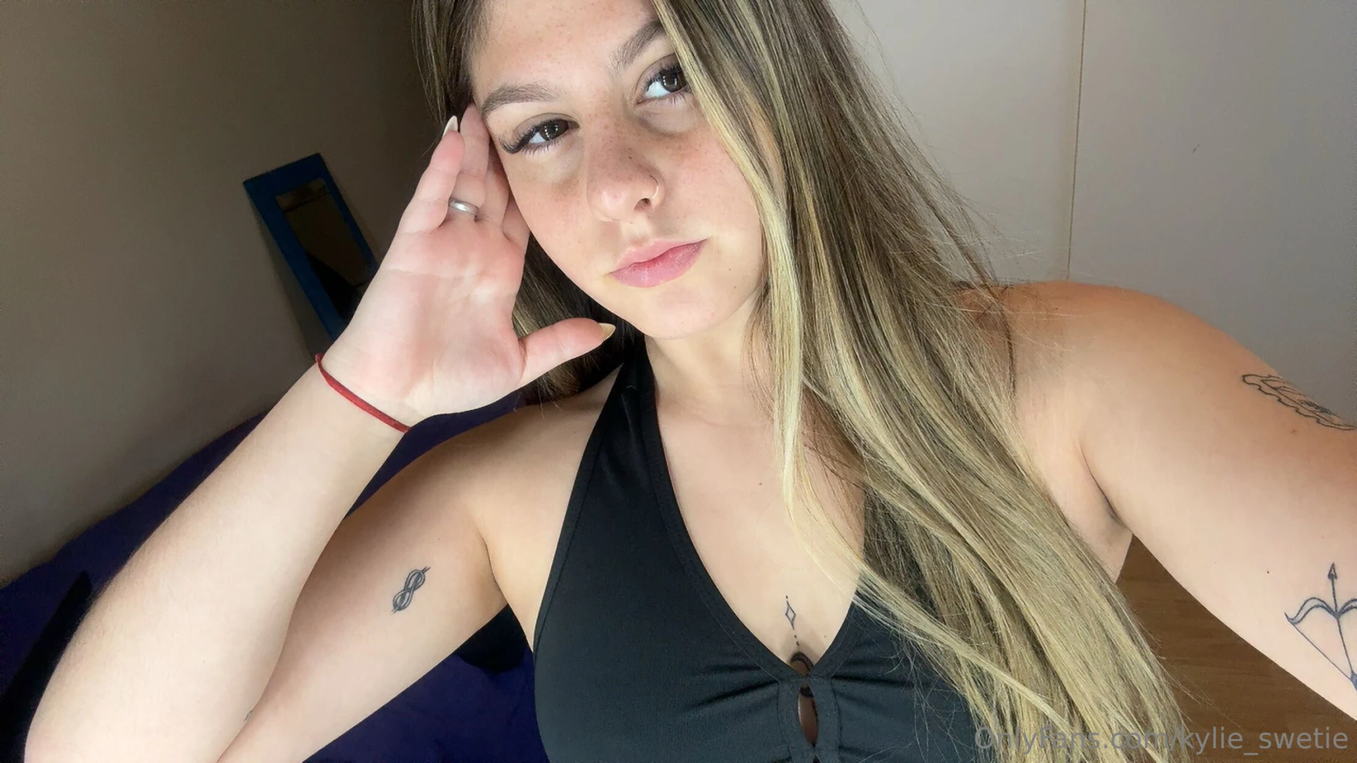 I ll sit still if you tie me up in your hoodie 