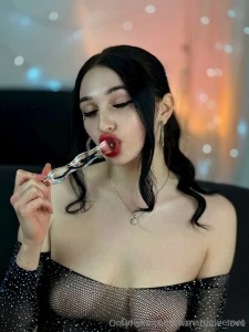 Mari_babe_love this playful babe mari_babe_love is waiting for her part 32