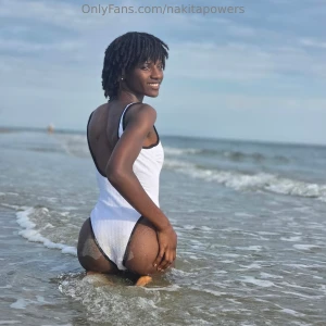 Beach day who wants to come play in the sun with me