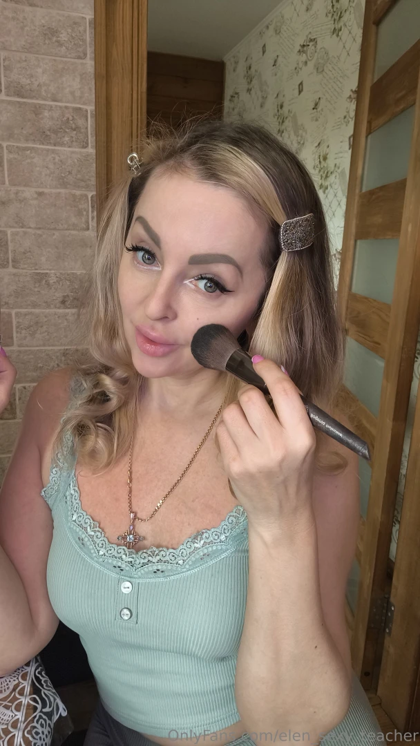 Guess what my makeup is for to take beautiful pictures for you of 