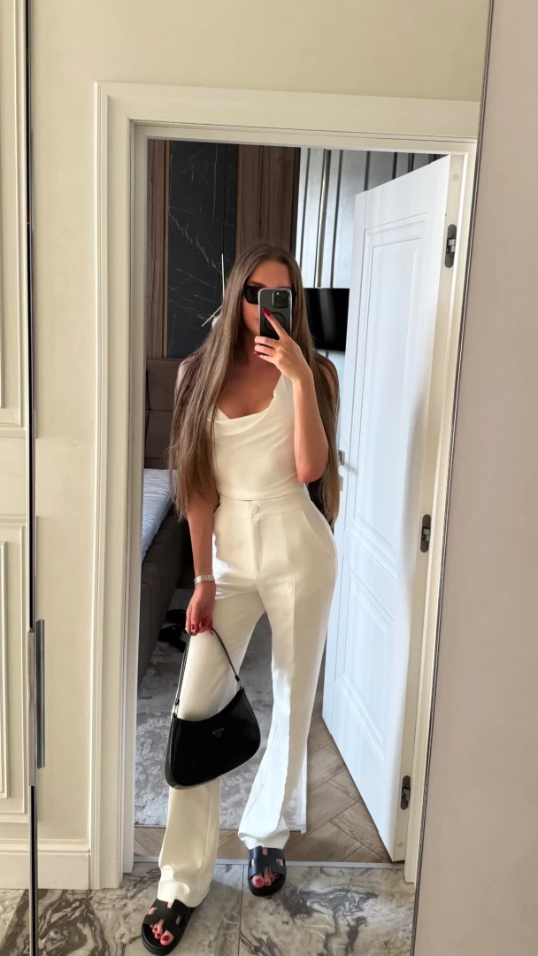 Summer looks are not only about light fabrics and bright colors but 