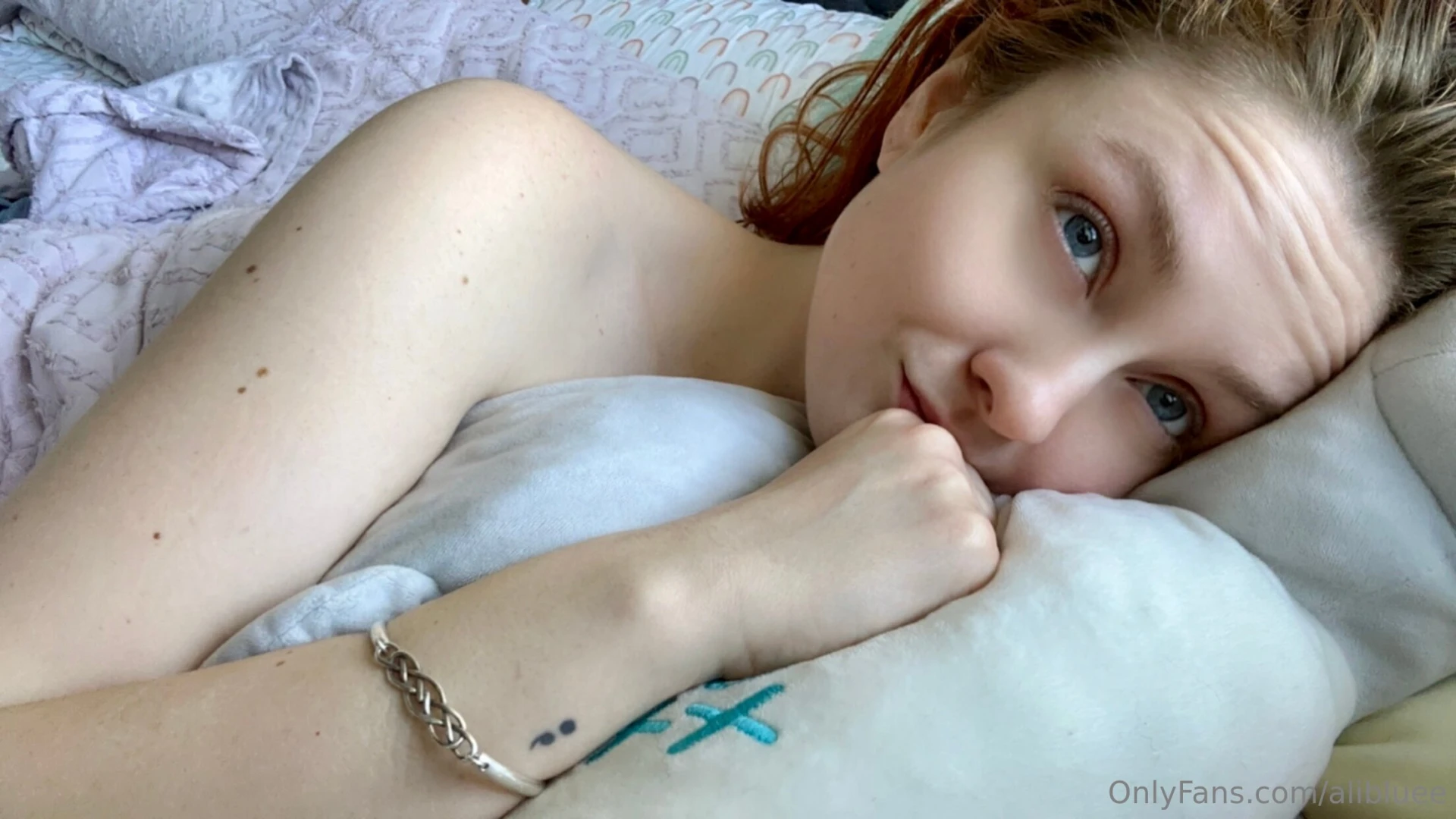 Lets stay in bed all day and cuddle 