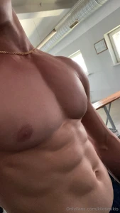 Would you wanna get smashed by this body