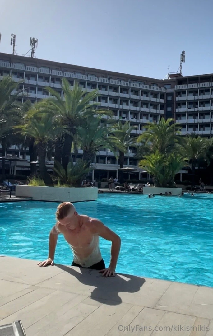 Want to go to rome comment on this post if you wanna join and get wet 