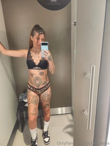 Alguien que me quiera hacer un regalito sexy