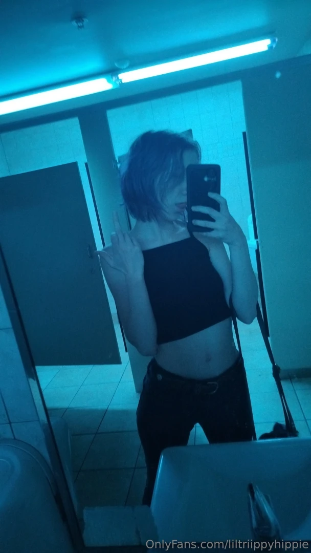 Was out an about yesterday thought the lighting in this bathroom was part 5 