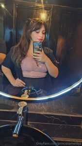 Hi i m iamscarlettxxx this is a very special space for me where i