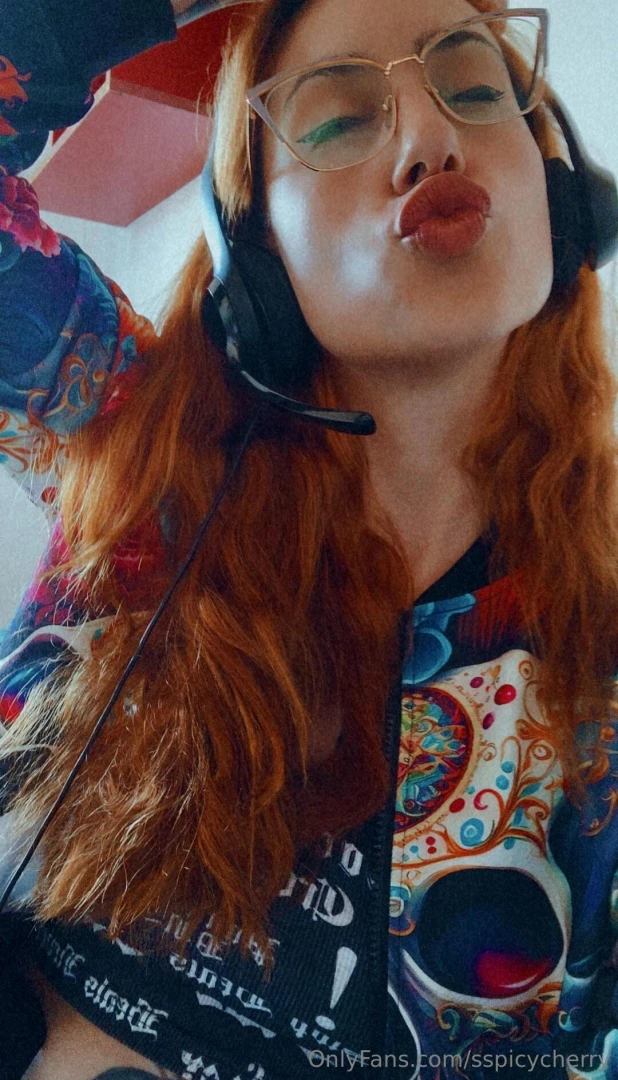 Hi love i m bored anyone online 