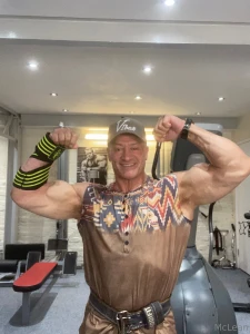 Finally back at it will now be posting regularly please let me know