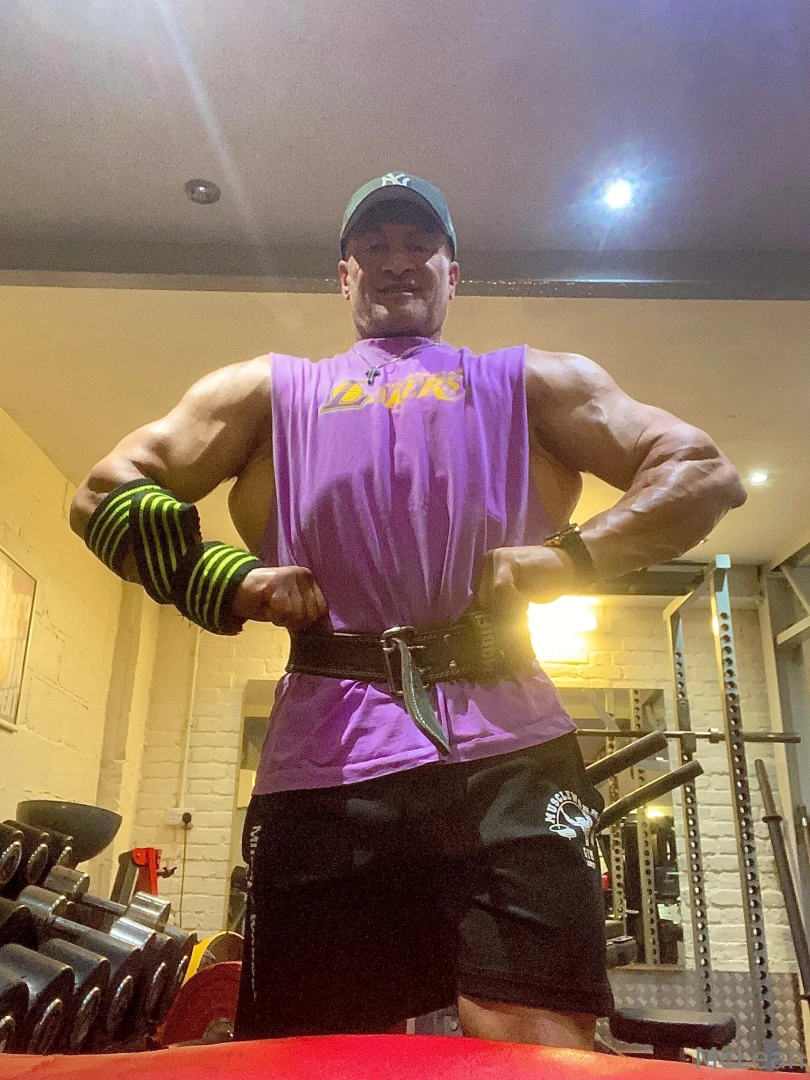 Nice sunday session in the gym who s getting sweaty 