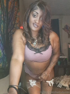 I wanna tell you secret